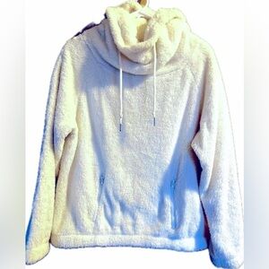 Women’s fleece pullover top/ jacket with zipper side pockets. Size M/L